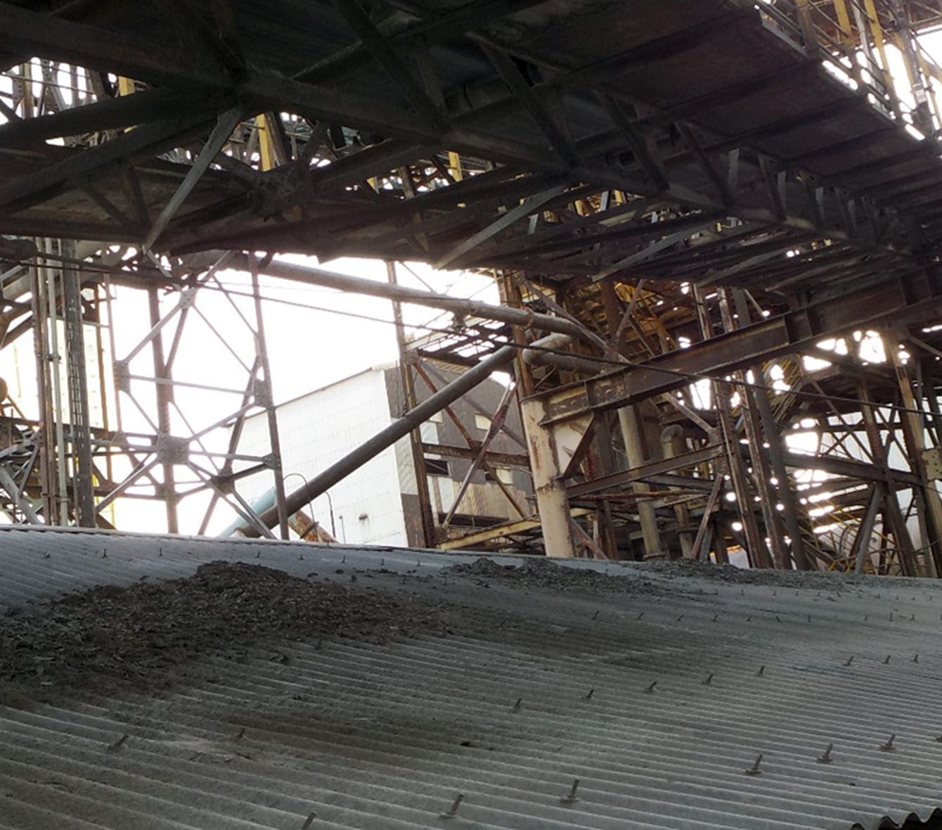 fall prevention return roller significantly reduce spillage and depositional on the roof of the building!